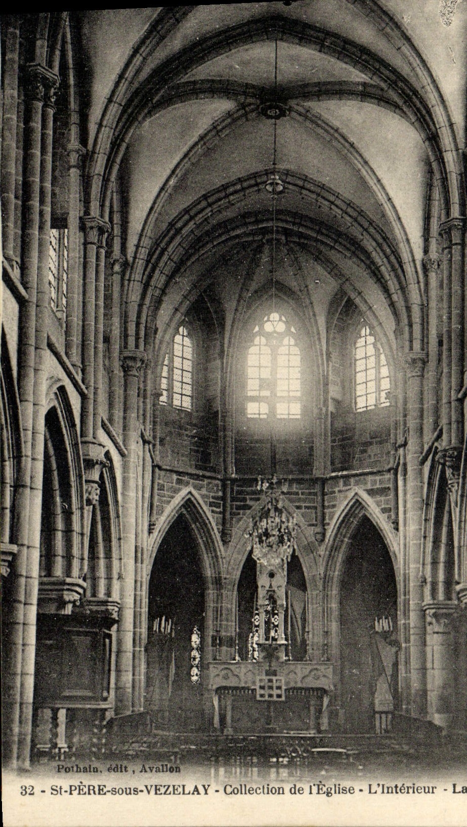 CPA St Pere sour Vezelay Collection de l'Eglise L'Interieur