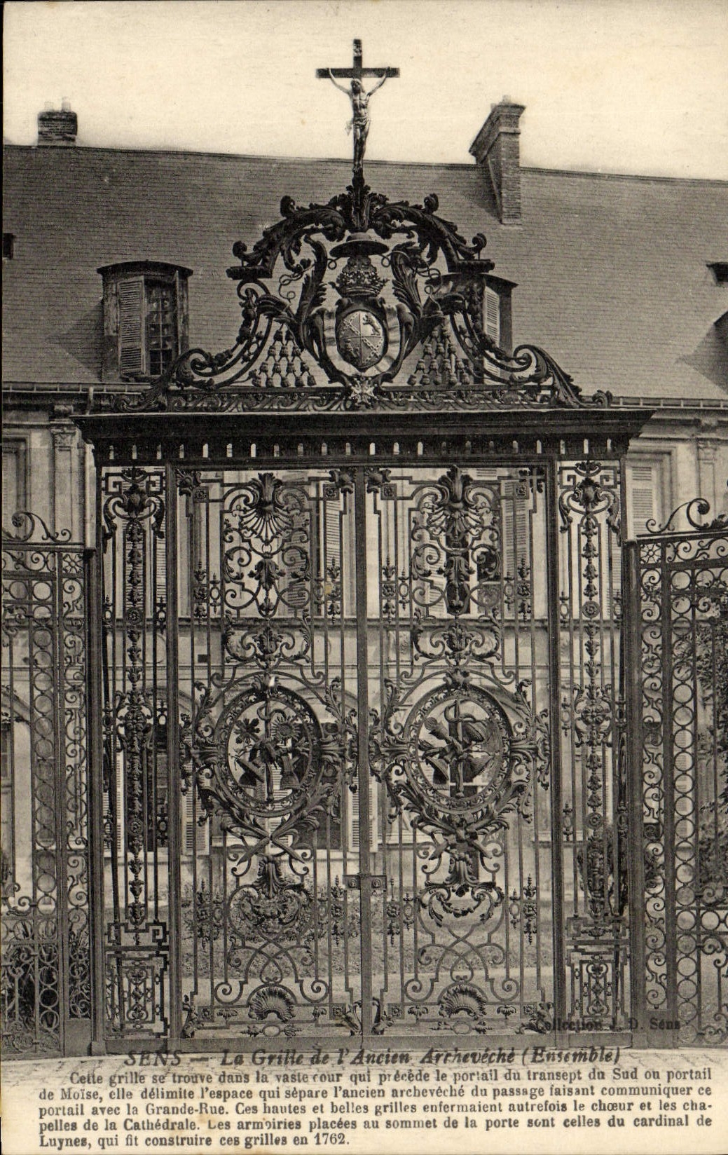 POSTAL de la VENDIMIA Sens la rejilla del palacio del arzobispo de Aneien