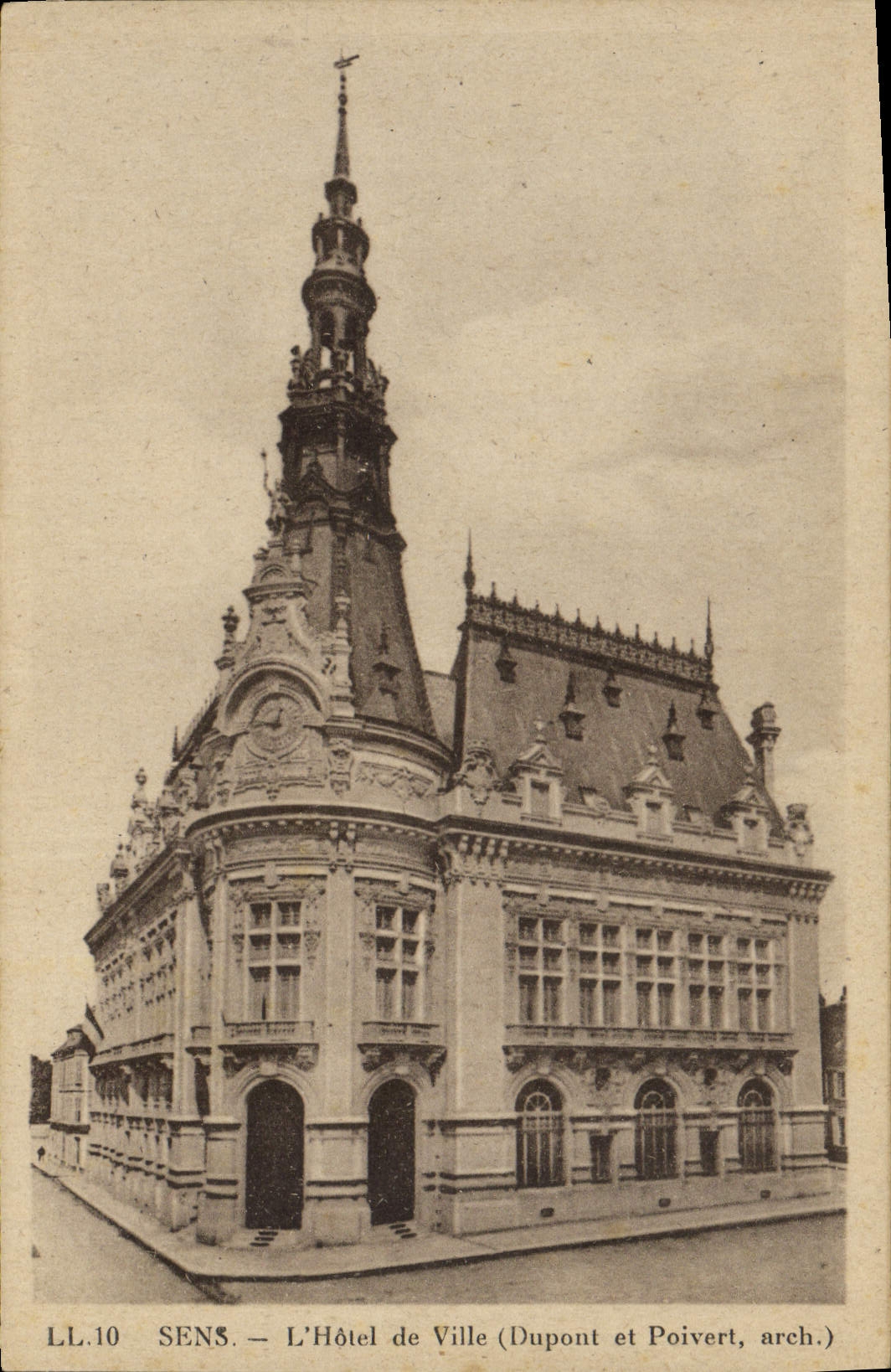 CPA Sens L'Hotel de Ville