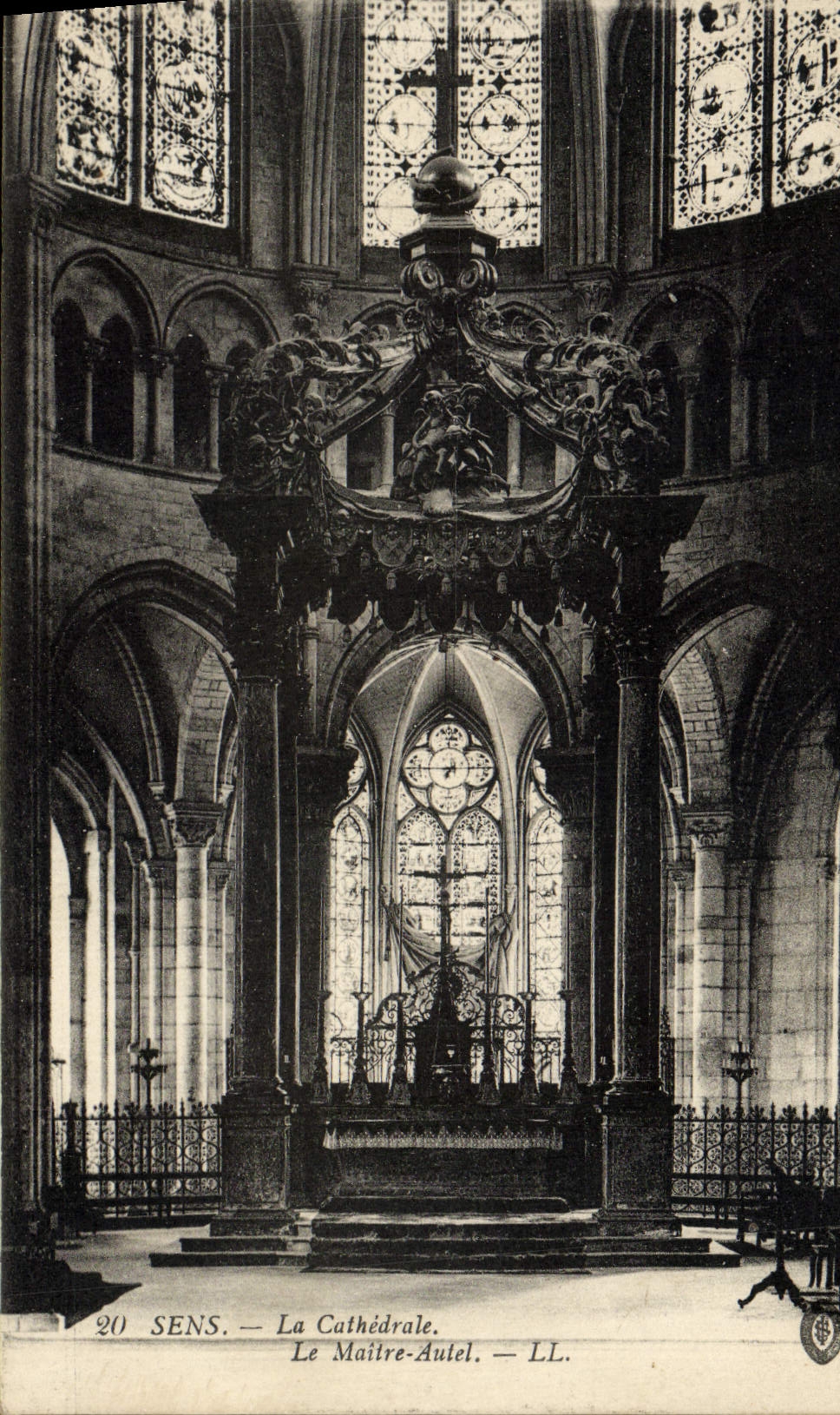 CPA Sens La Cathedrale Le Maitre Autel