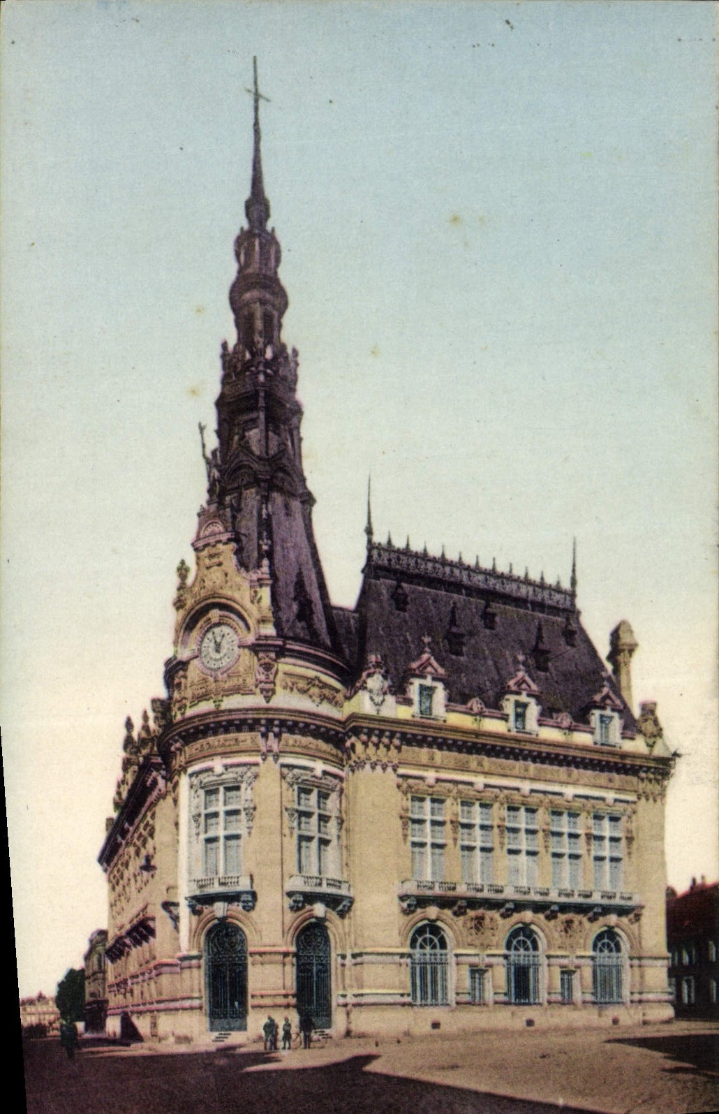 VINTAGE POSTCARD Sens the Town hall Frontage of angle Flemish Stykle Renalssance