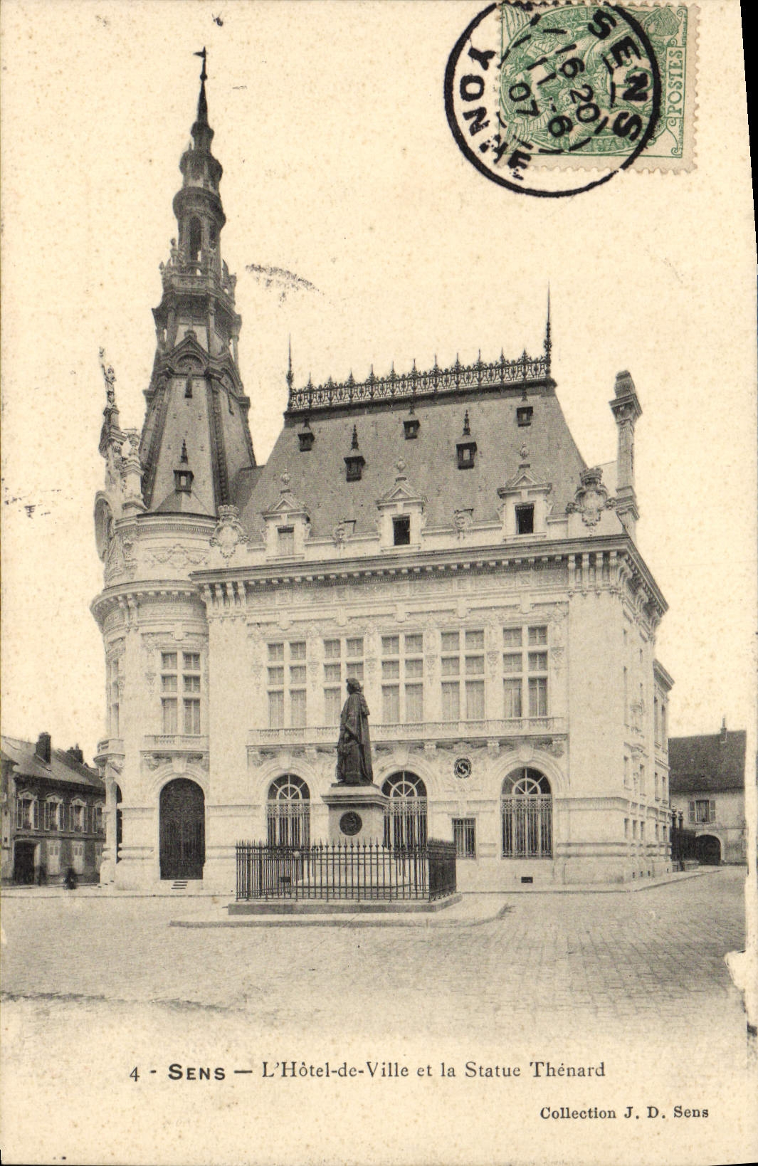 CPA Sens L'Hotel de Ville et la Statue Thenard