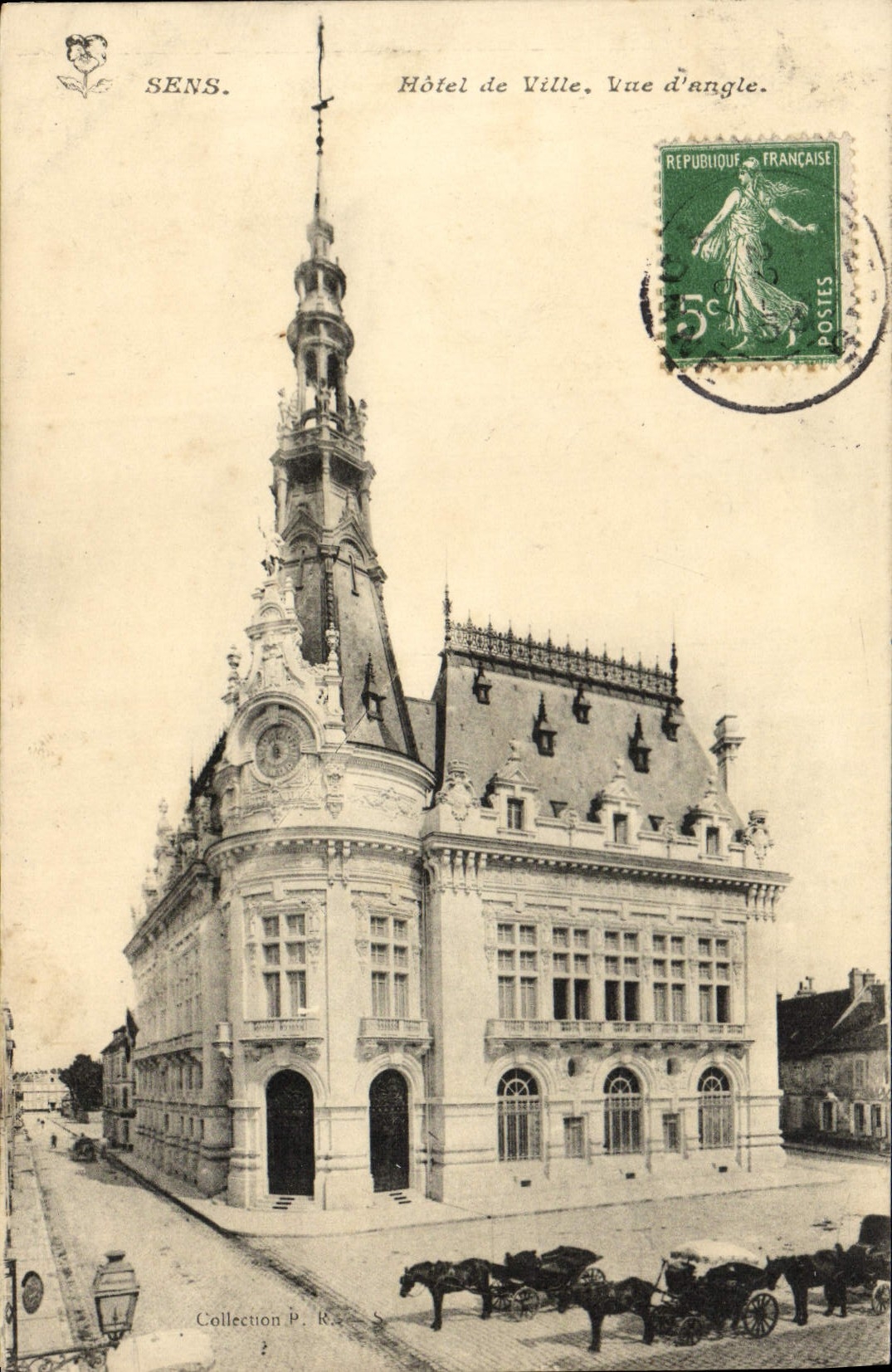 CPA Sens L'Hotel de Ville Vue d'angle