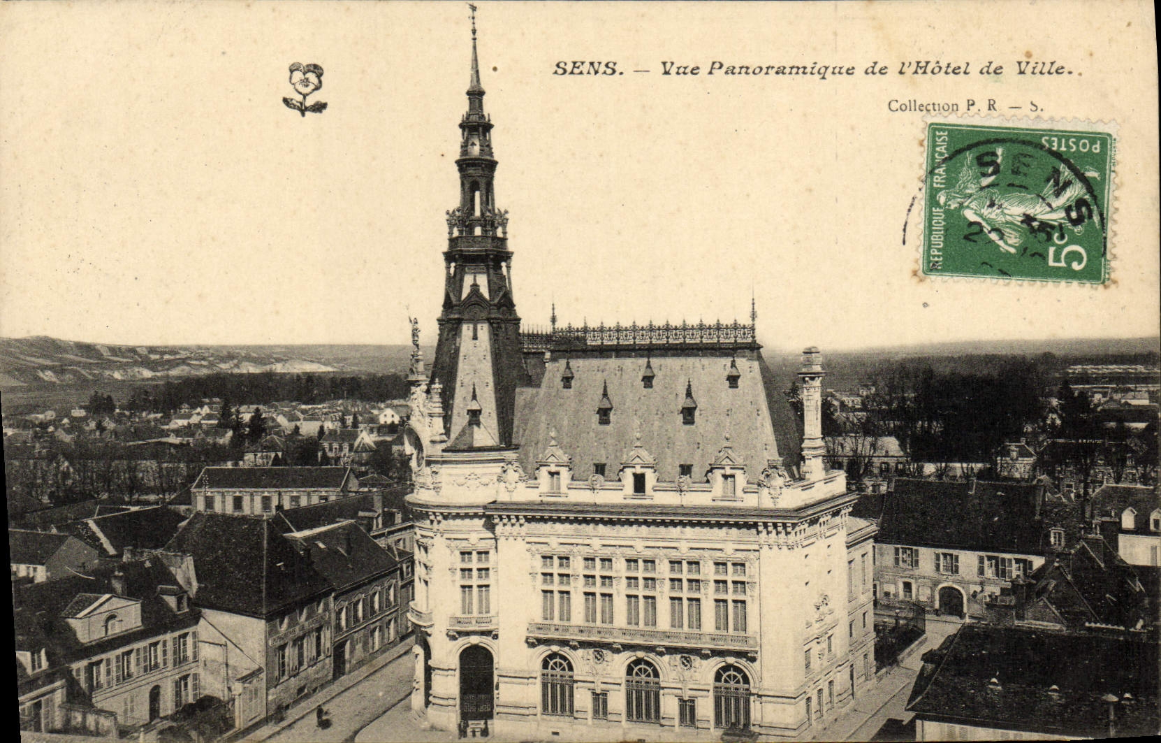 CPA Sens Vue Panoramique de L'Hotel de Ville