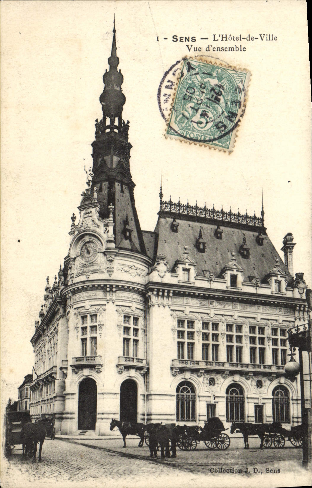 CPA Sens L'Hotel de Ville Vue d'ensemble
