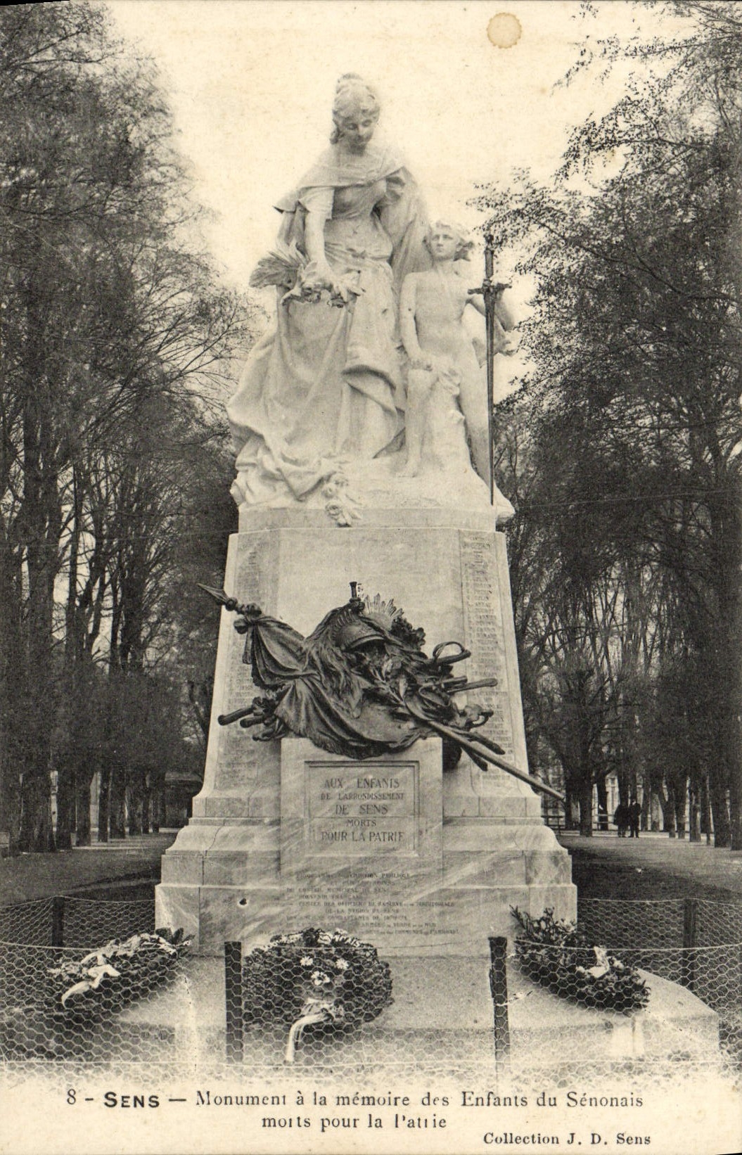 CPA Sens Monument la memoire des Enfants du Senonais monts pour la Patrie Militaria