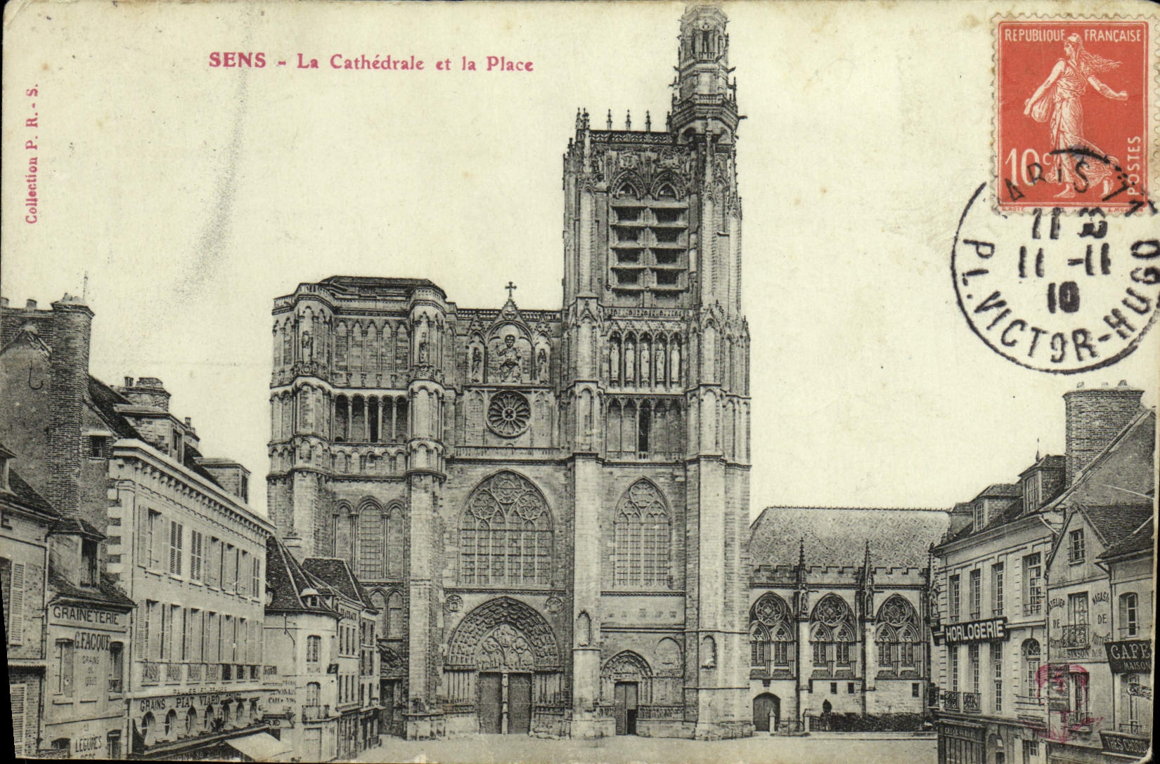 CPA Sens La Cathedrale et la Place