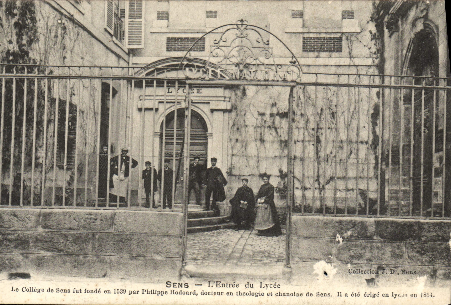 VINTAGE POSTCARD Sens the Entry of the College