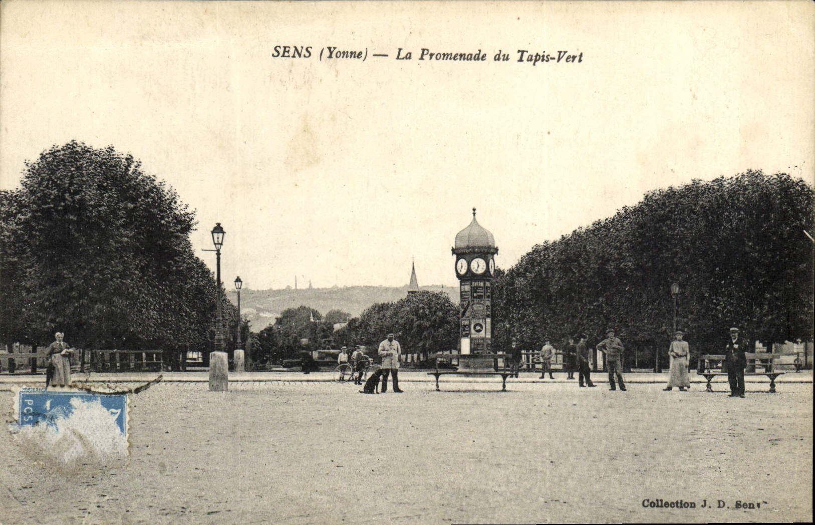 CPA Sens La Promenade du Tapis Vert