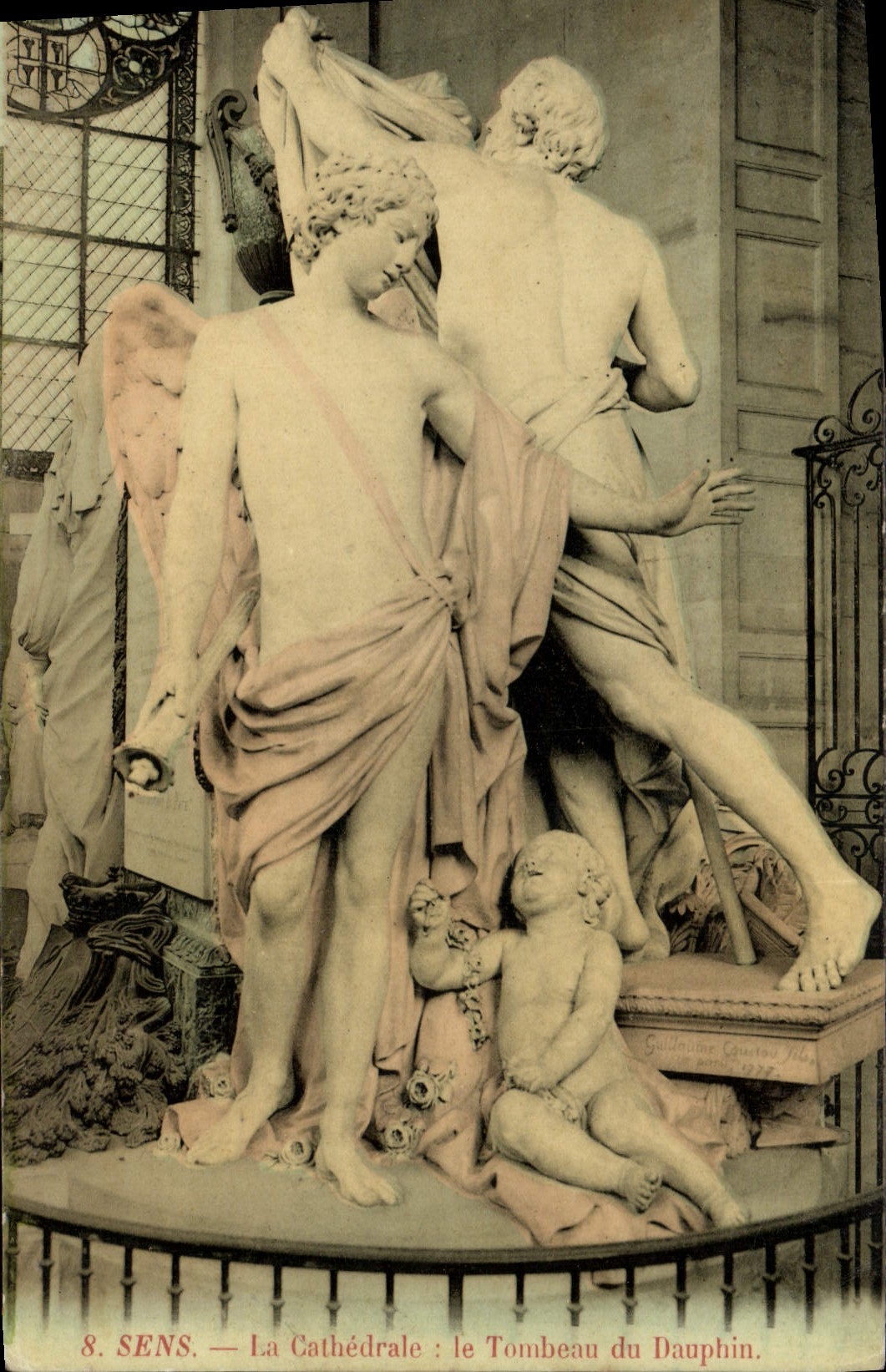 CPA Sens La Cathedrale le Tombeau du Dauphin