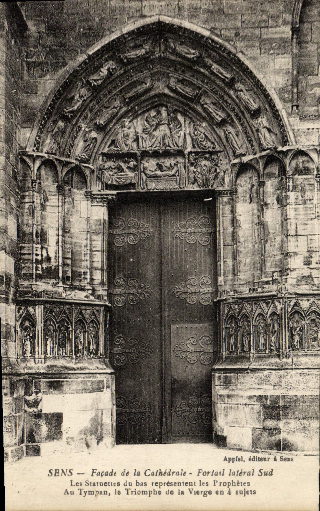 CPA Sens Facade de la Cathedrale Portal lateral Sud