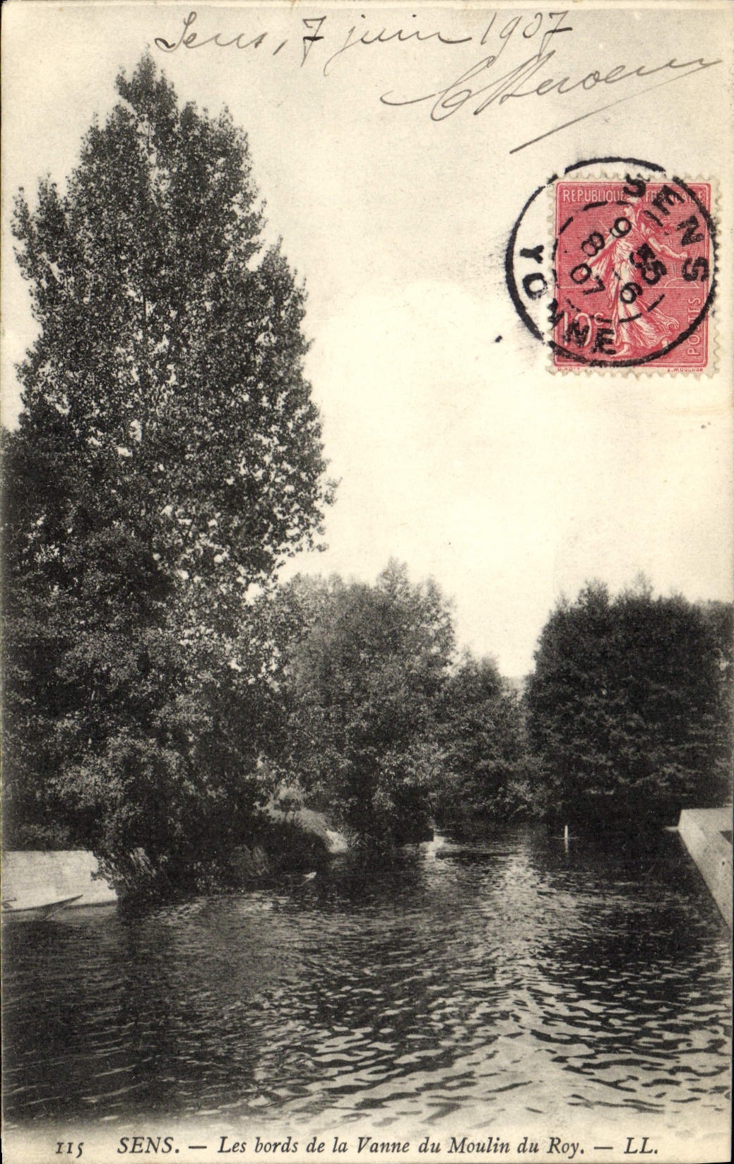 CPA Sens Les bords de la Vanne du Moulin du Roy