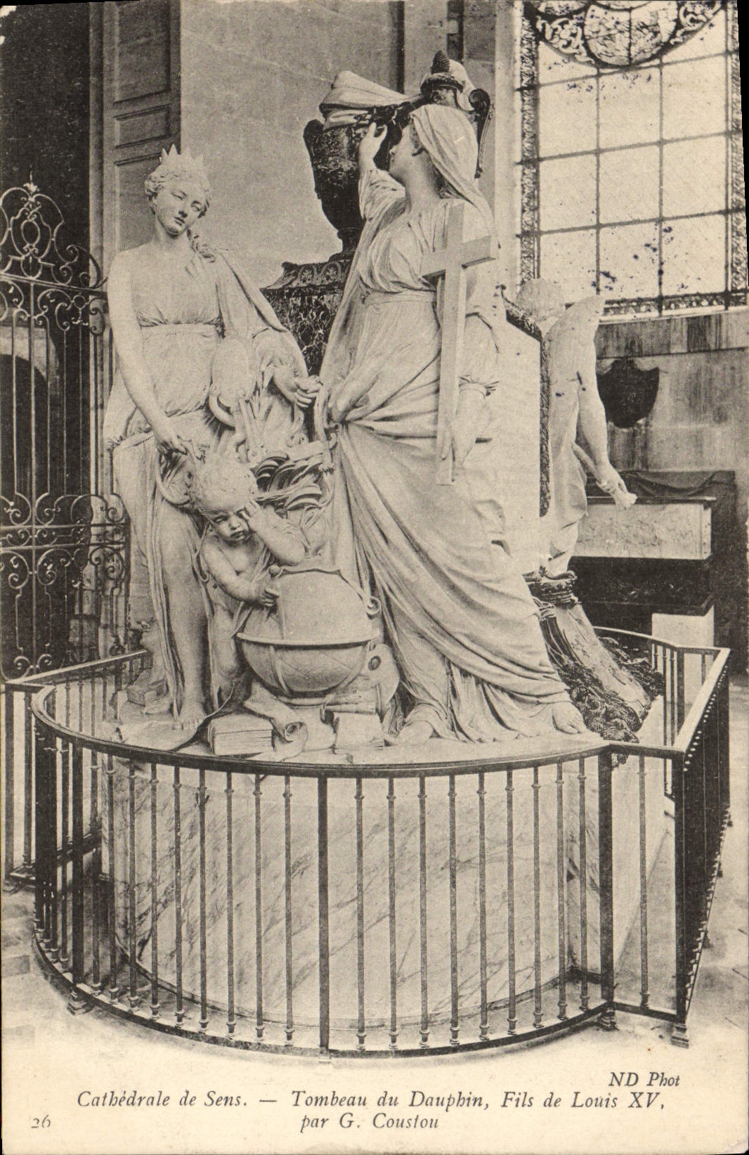 CPA Sens Tombeau du Dauphin Fils de Louis XV par G Coustou Cathedrale