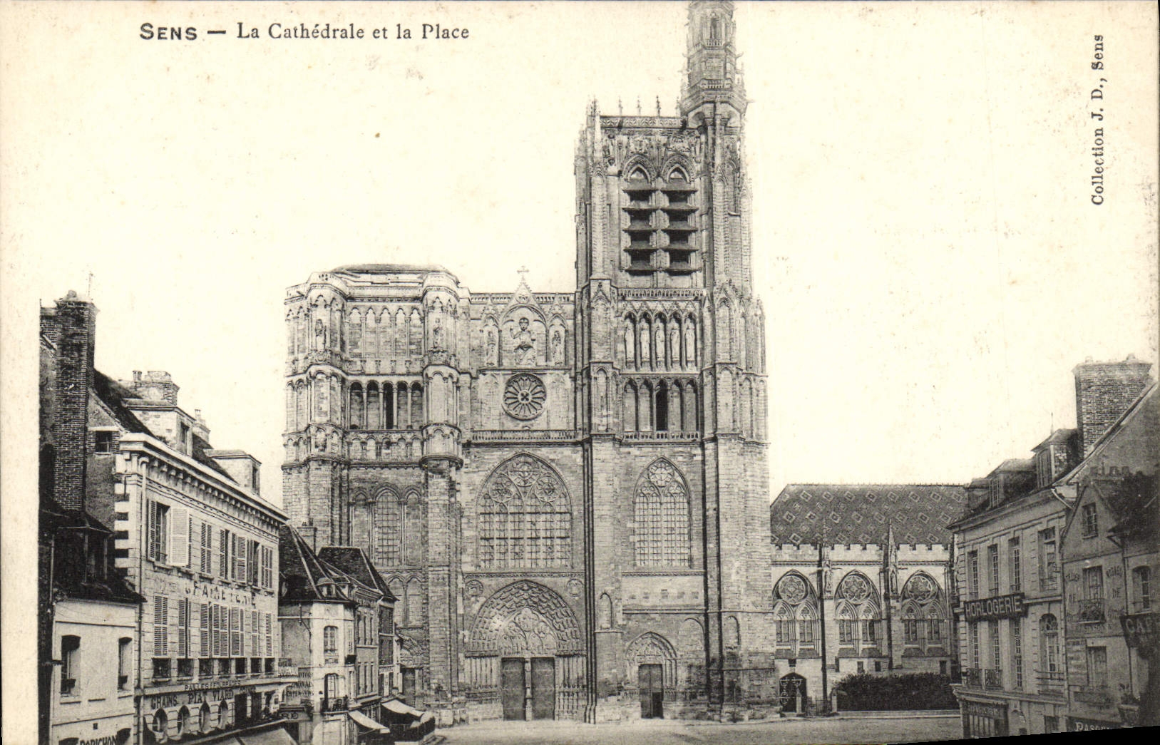 CPA Sens La Cathedrale et la Place