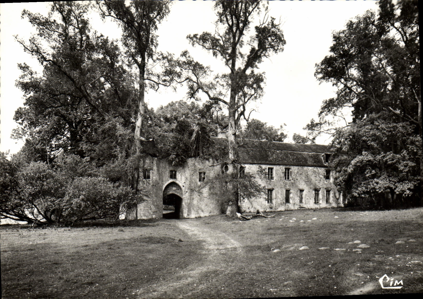 CPM Vallery Le Vieux Chateau