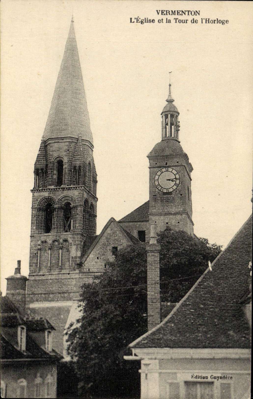 CPA Vermenton L'Eglise et la Tour de l'Horloge