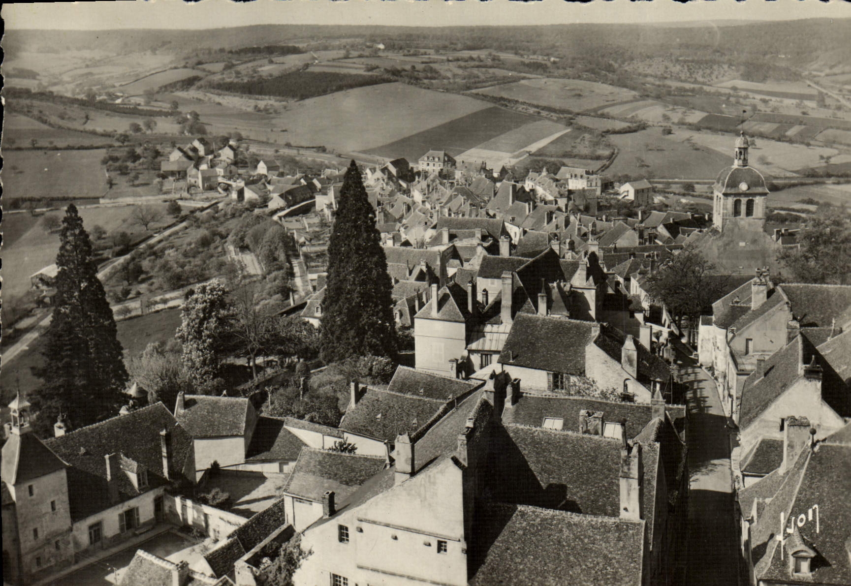 CPM Vezelay Vue de la Tour de la Basilique