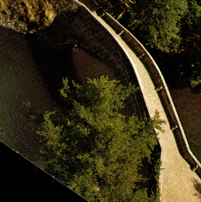 CPM Le Morvan pittoresque Environs de Vezelay Le vieux pont de Pierre Perthuis