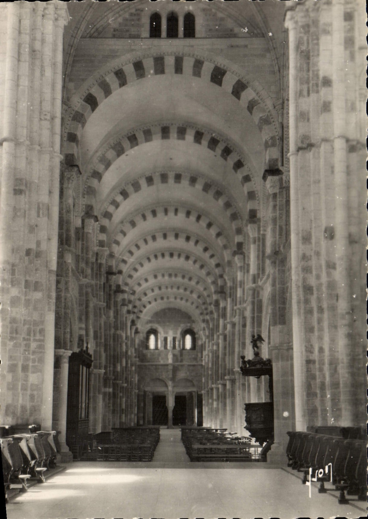 CPM Vezelay Basilique de la Madeleine Les Portails du Narthex
