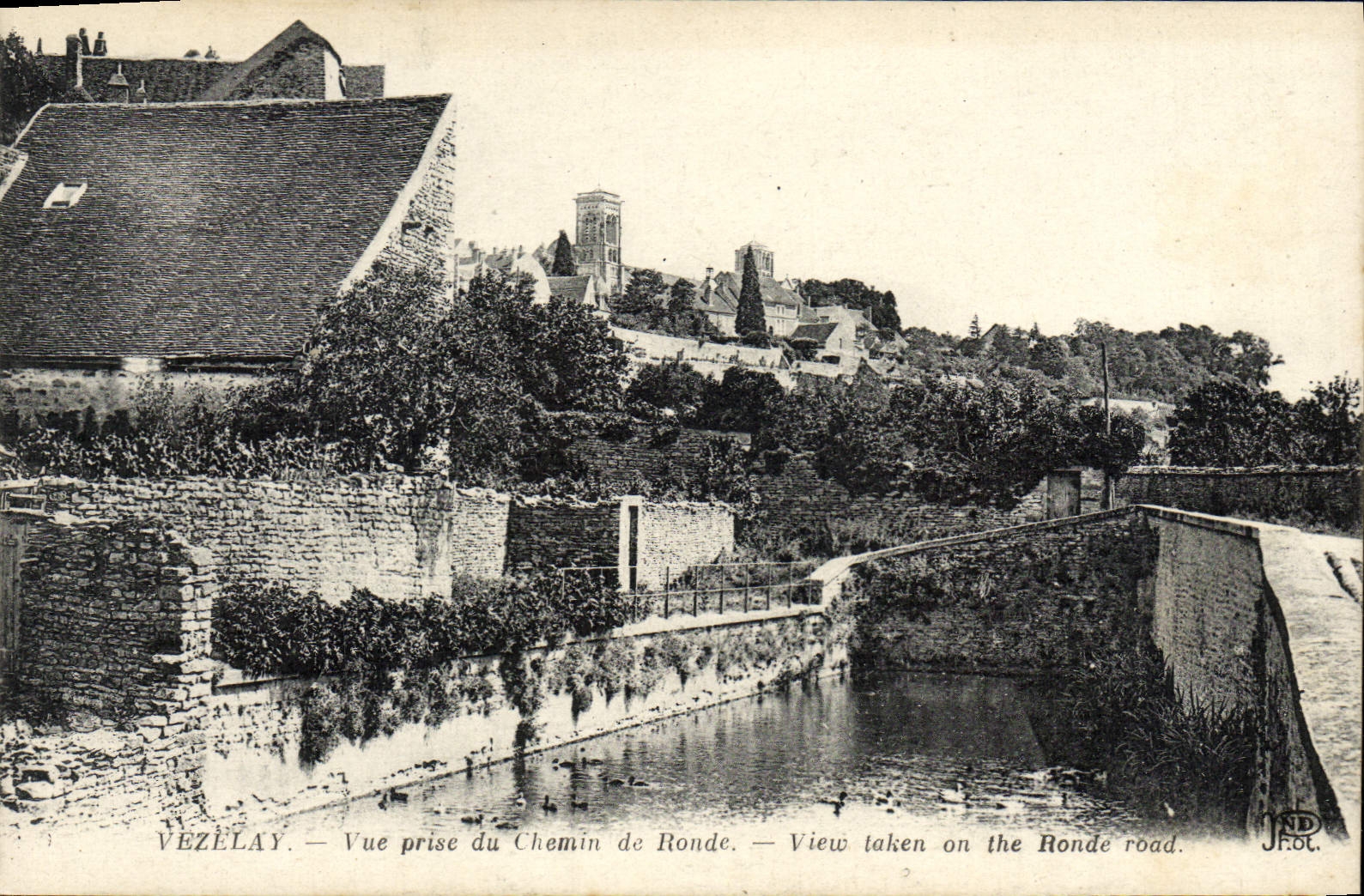 CPA Vezelay Vue Prise du Chemin de Ronde