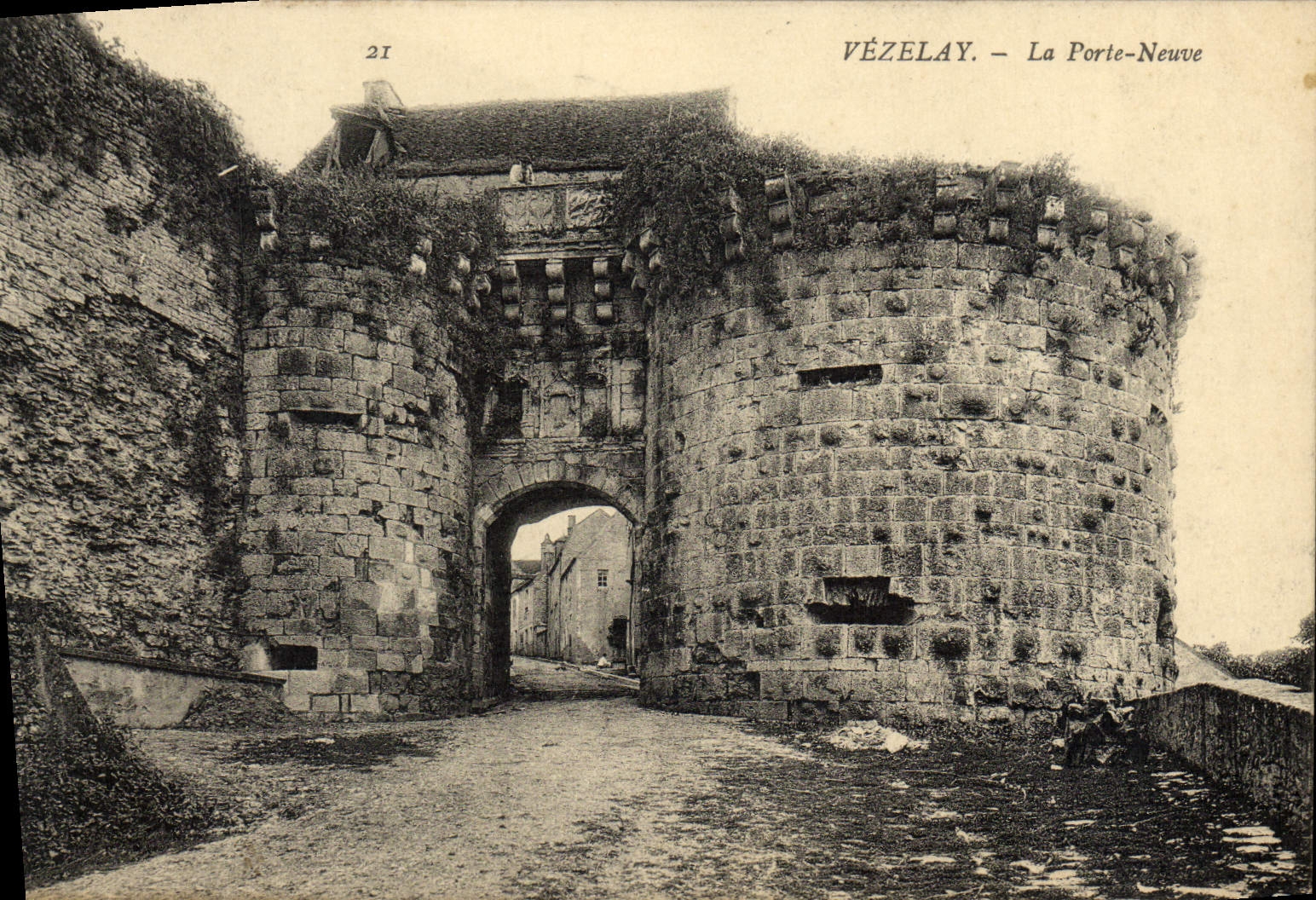 CPA Vezelay La Porte Neuve