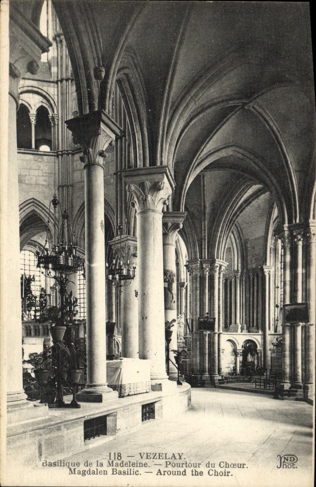 CPA Vezelay Basilique de la Madeleine