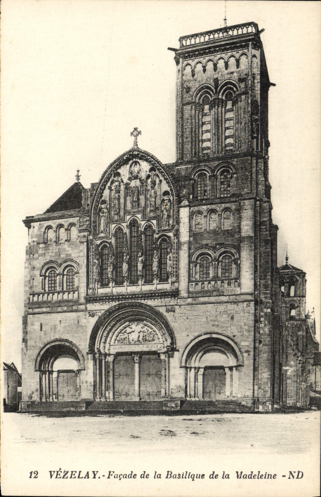 Ataque frontal de Vezelay de la POSTAL de la VENDIMIA de la basílica de la Madeleine