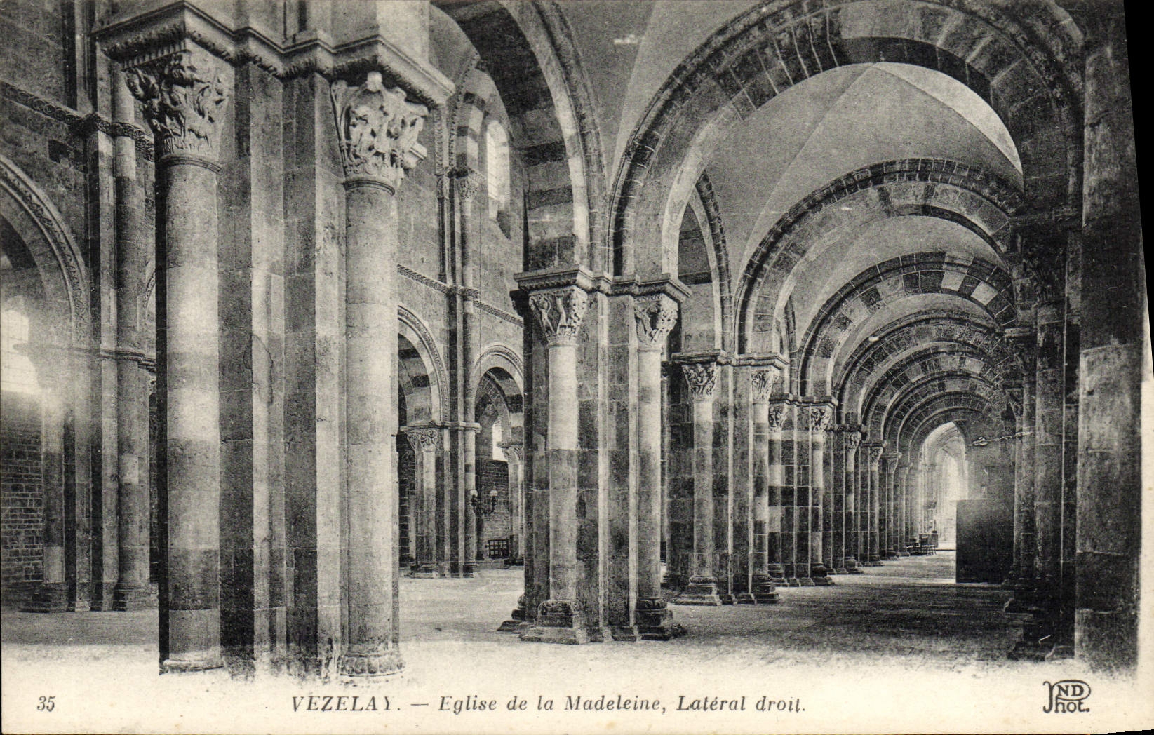 CPA Vezelay Eglise de la Madeleine Lateral Drot