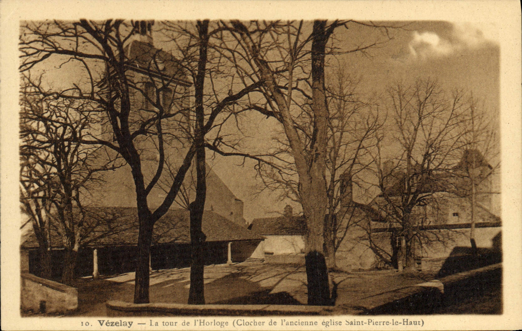 CPA Vezelay La Tour de L'Horloge Clocher de l'ancienne eglise Saint Pierre le Haut