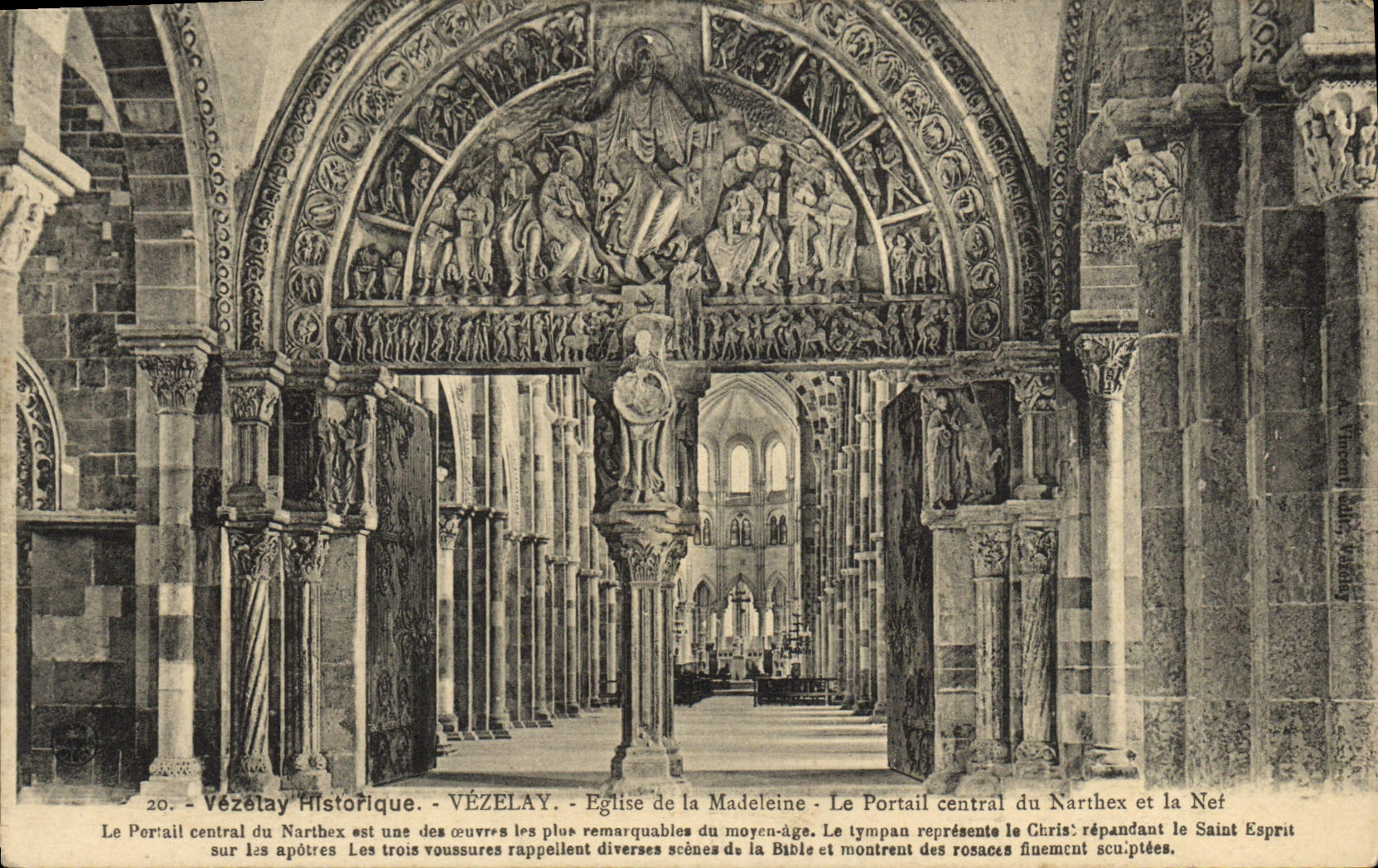 CPA Vezelay Eglise de la Madeleine Le Portail central du Narthex et la nef