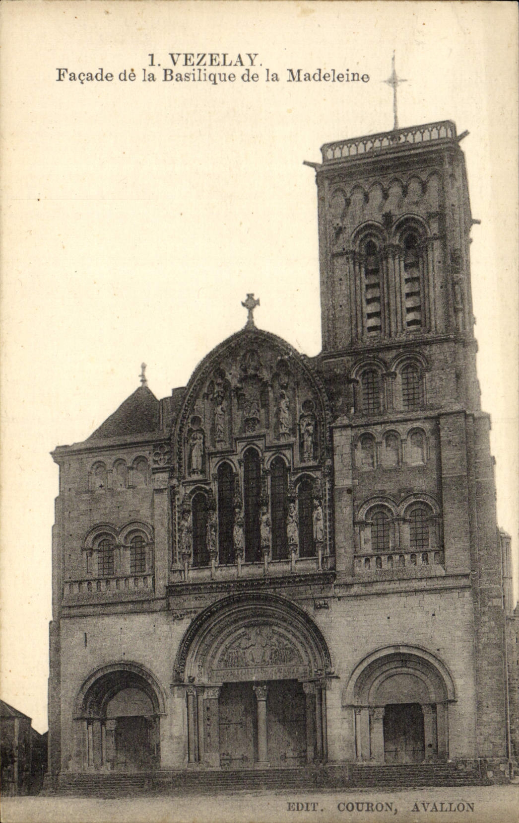 CPA Vezelay Facade de La Basilique de la Madeleine