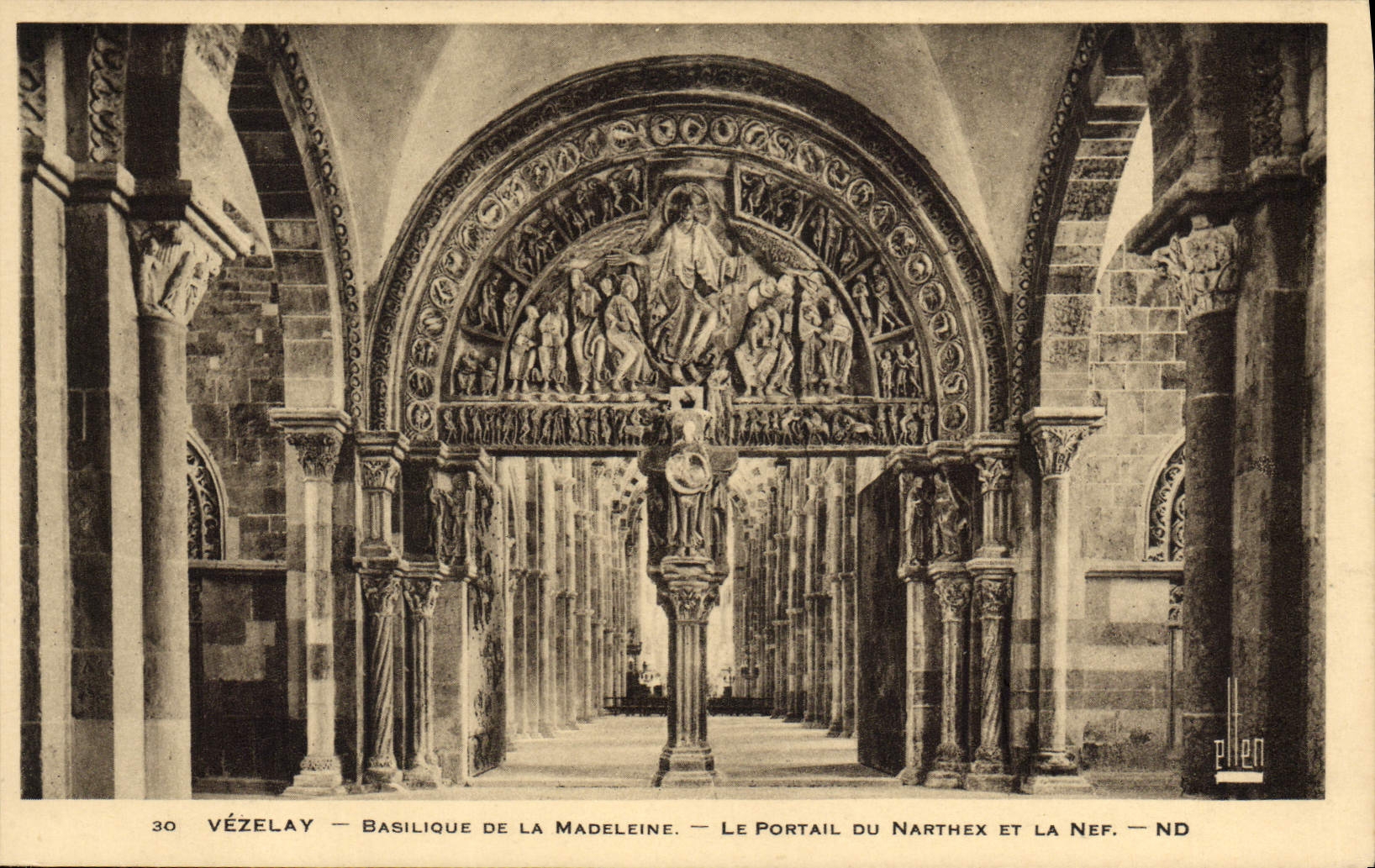 CPA Vezelay La Basilique De La Madeleine Le portail du Narthex et la nef