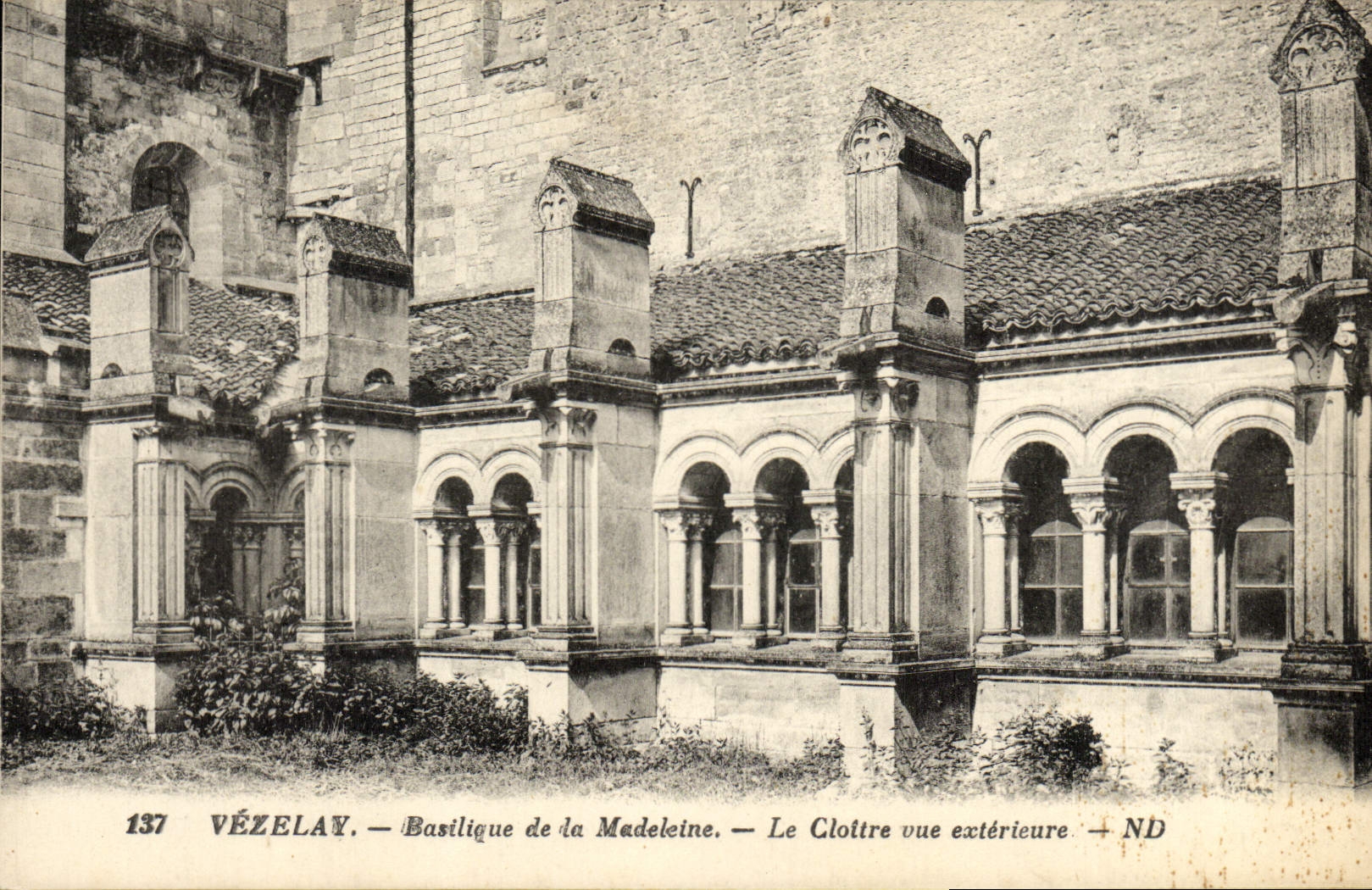 VINTAGE POSTCARD Vezelay Basilica of the Madeleine the cloister Seen external