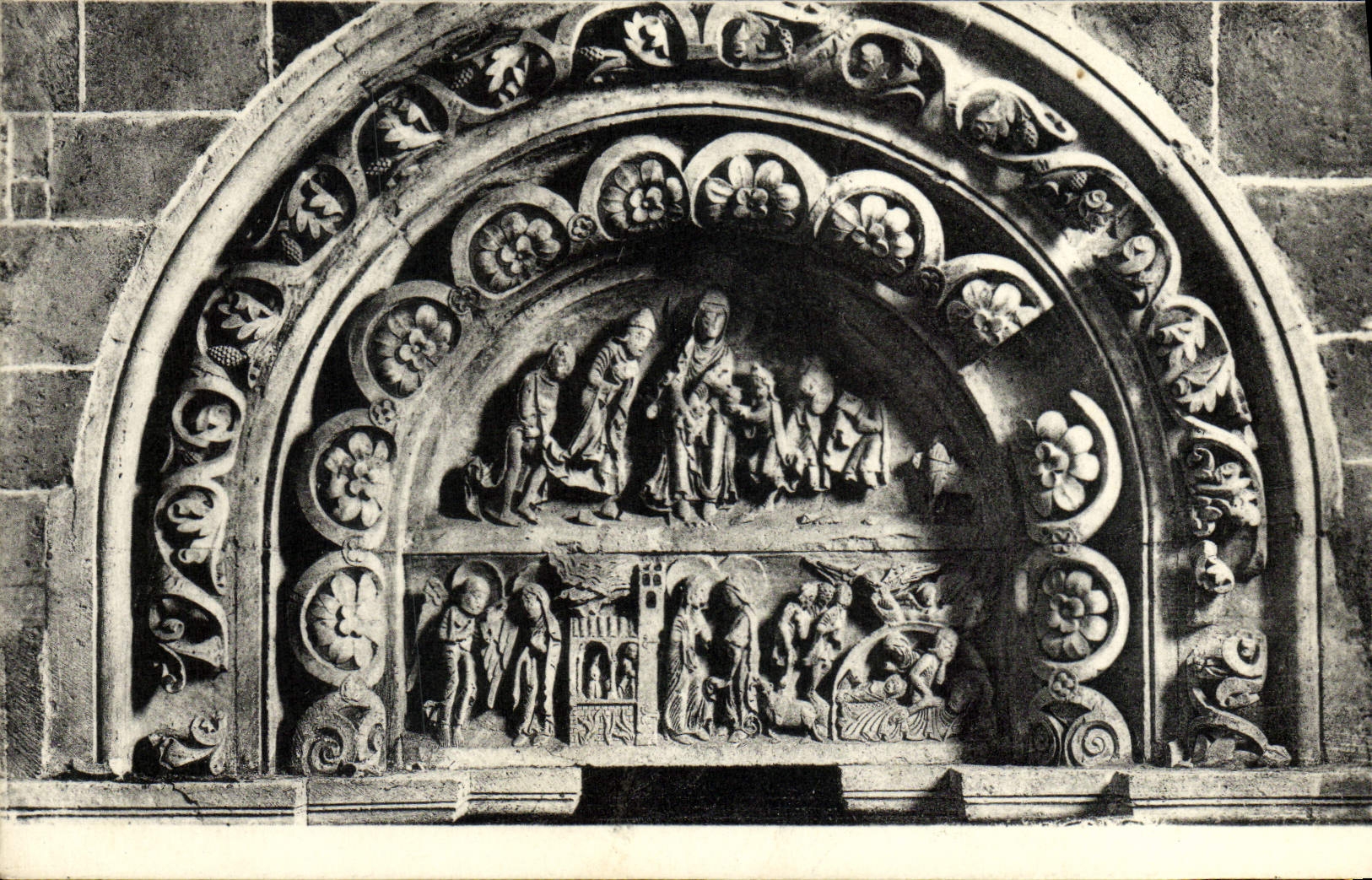 VINTAGE POSTCARD Vezelay Church of the Madeleine Tympanum and archivolt of the right door of the narthex