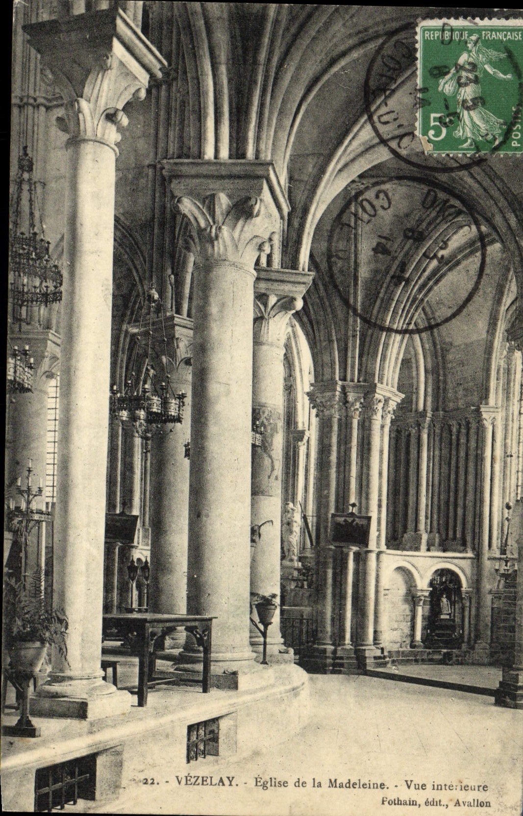 CPA Vezelay Eglise de la Madeleine Vue interieure 