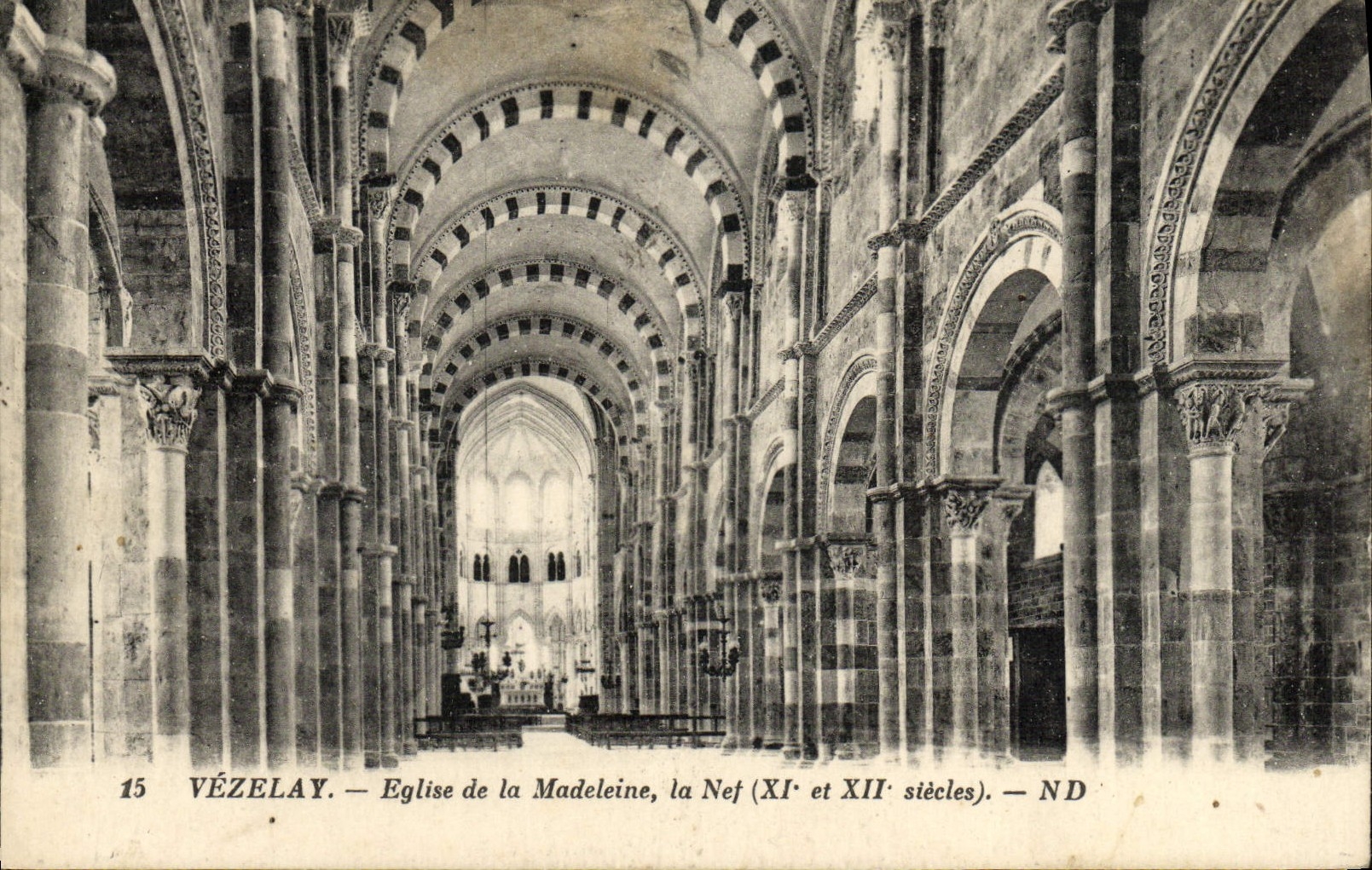 CPA Vezelay eglise de la Madeleine la Nef