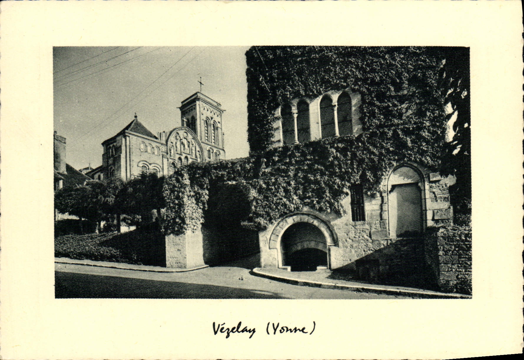 VINTAGE POSTCARD Vezelay Basilica of the Madeleine and the Romance house