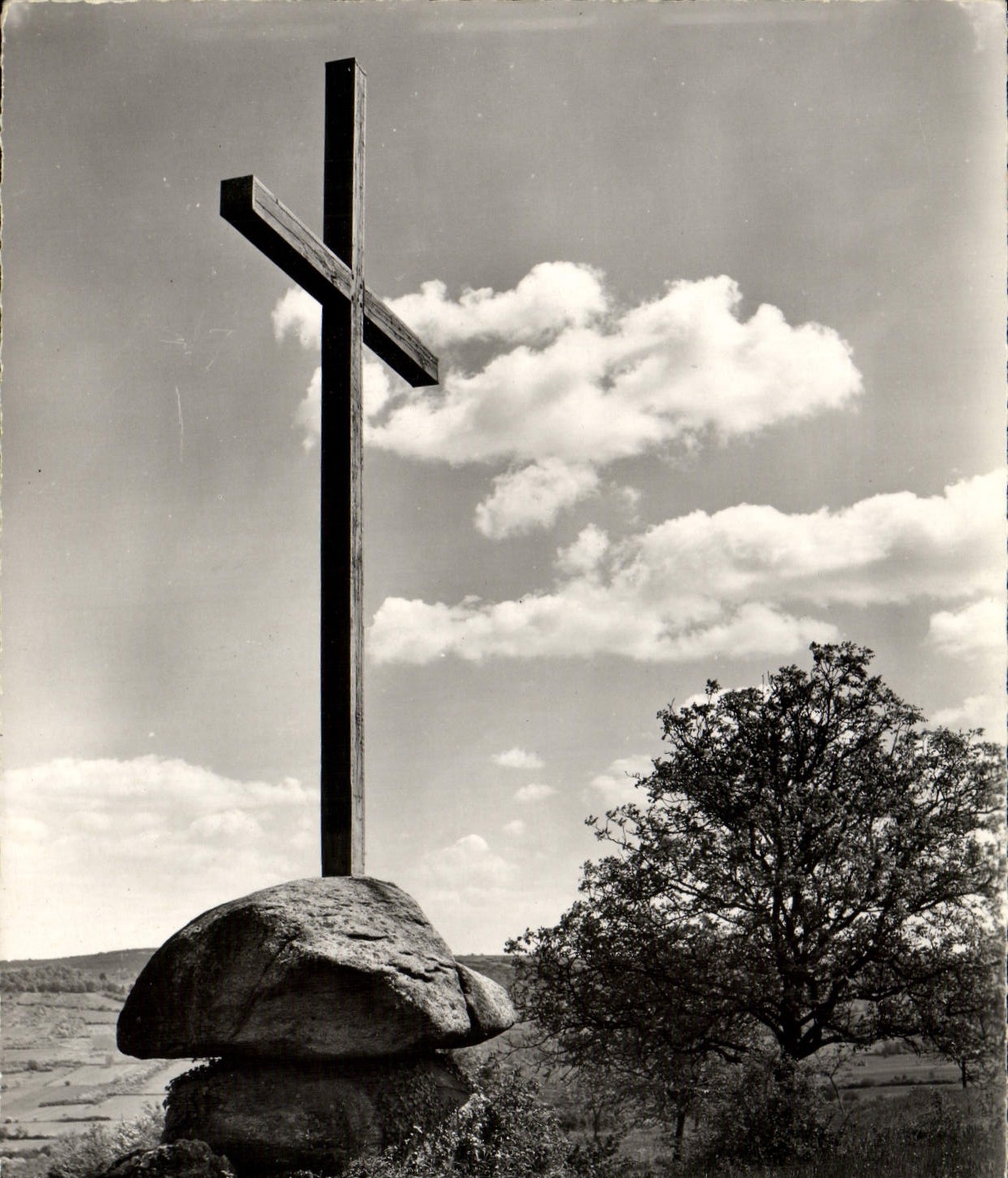 MODERN CARD Vezelay the Cross of Cordelle