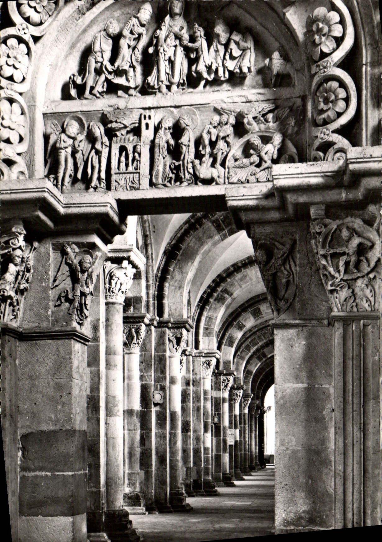 MODERN CARD Vezelay the Basilica of the Madeleine southern side aisle