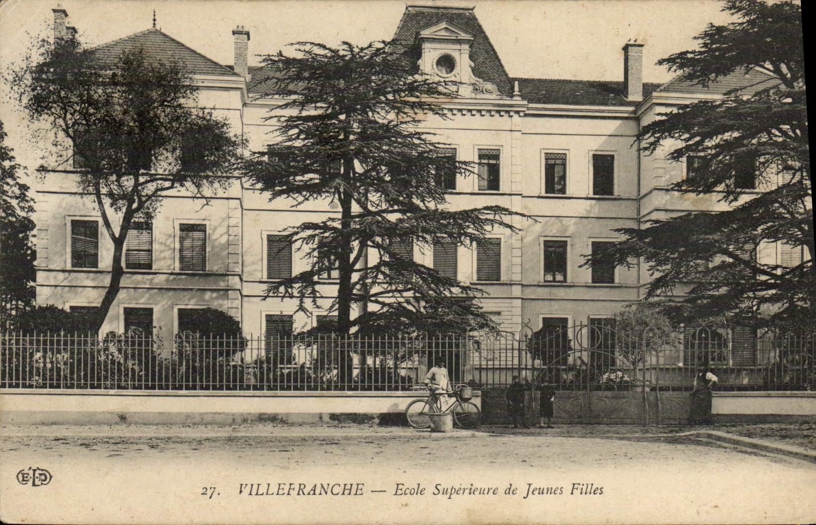 VINTAGE POSTCARD Villefranche University of young girls