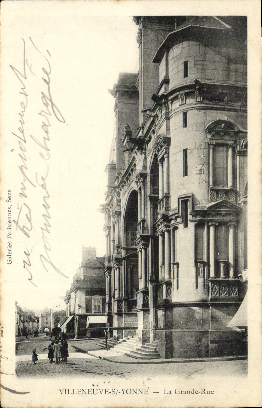 VINTAGE POSTCARD Villeneuve On Yonne Main street