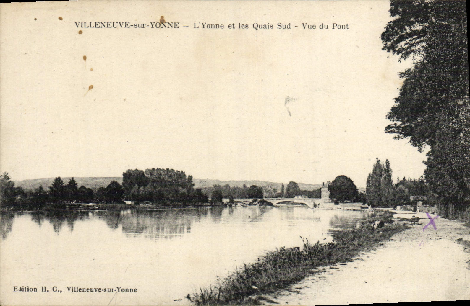 VINTAGE POSTCARD Villeneuve On Yonne Southern Yonne And quays Sight Of the Bridge