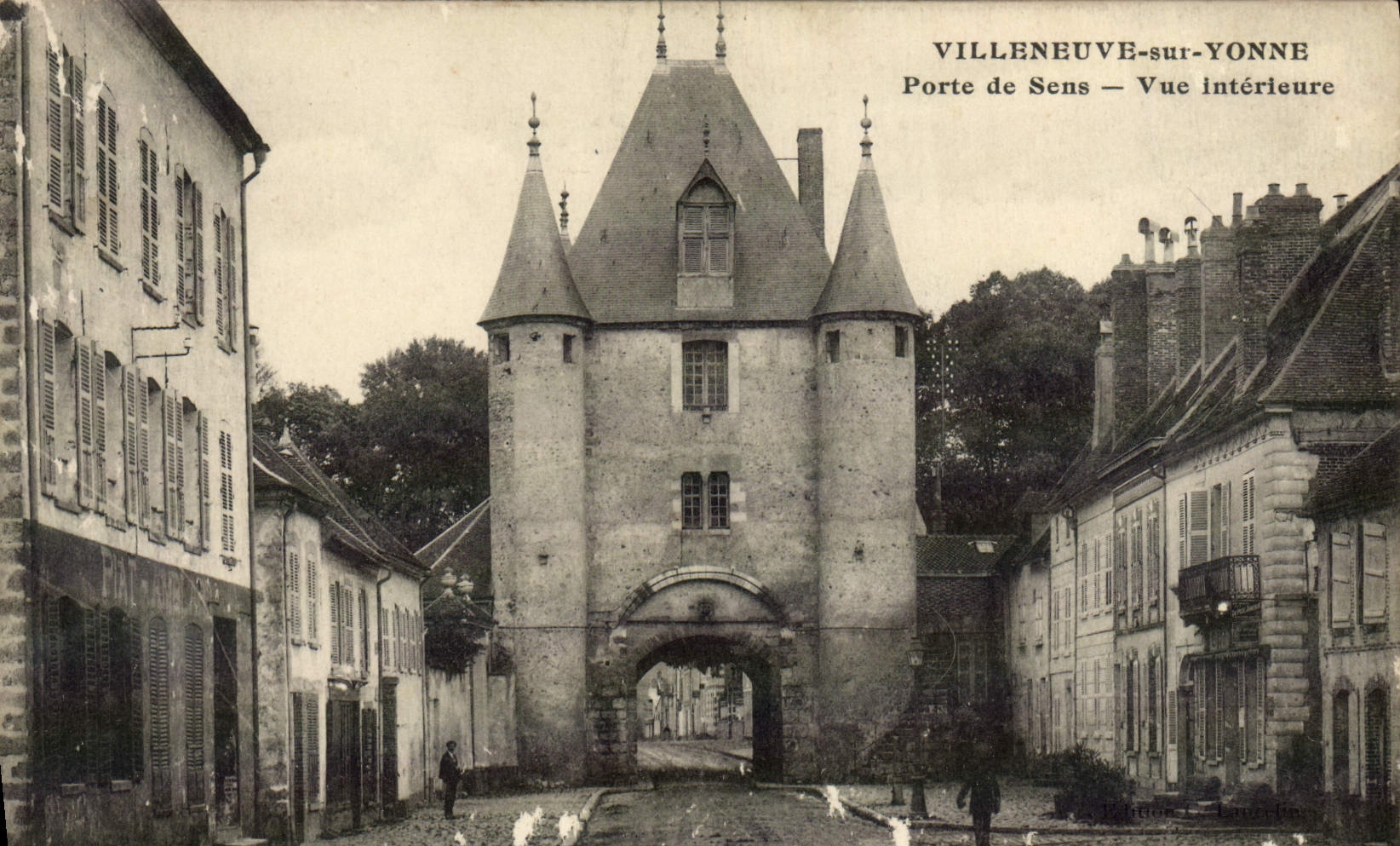 CPA Villeneuve Sur Yonne Porte De Sens Vue Interieure