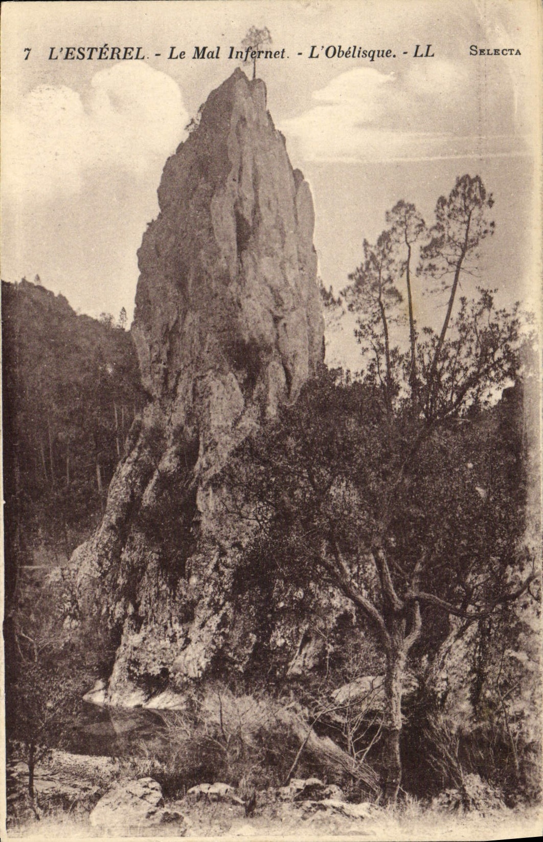 CPA L'Esterel Le Mal Infernet L'Obelisque