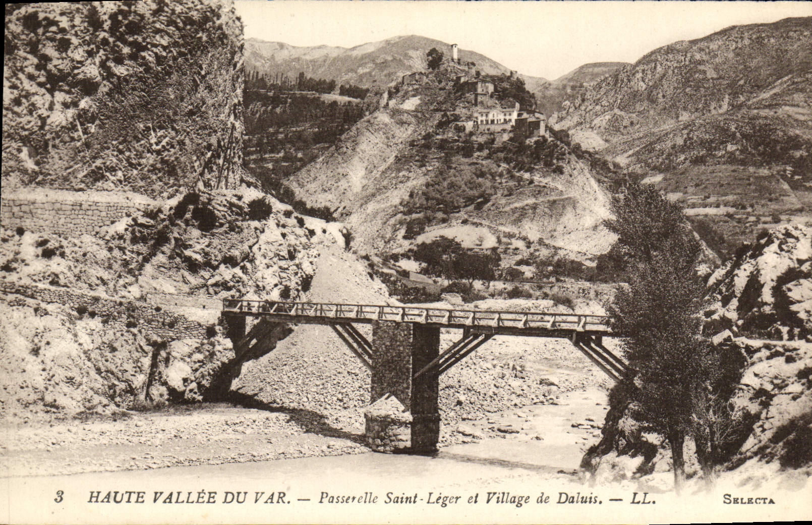 CPA Haute Vallee Du Var Passerelle Saint Leger Et Village De Daluis