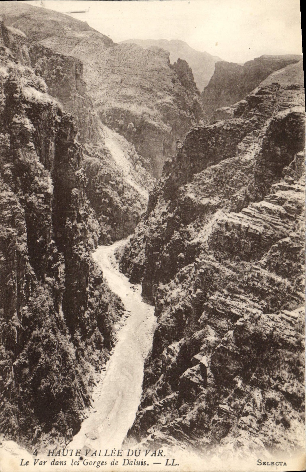 CPA Haute Vallee Du Var Le Var Dans Les Gorges De Daluis