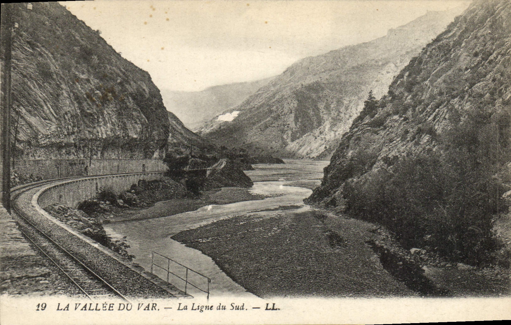 VINTAGE POSTCARD the Valley Of the VAr the Line Of the South
