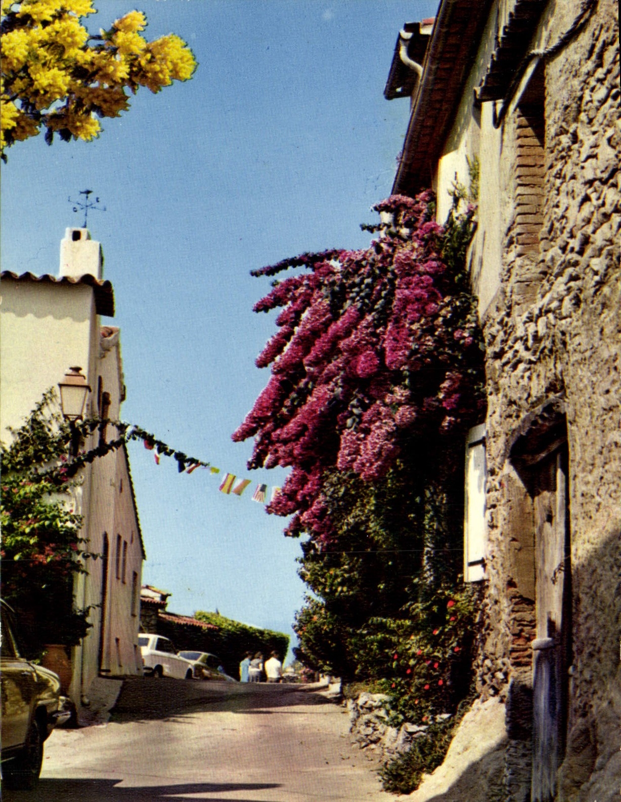 CPM La Cote Des Maures Grimaud Une Rue Du Village