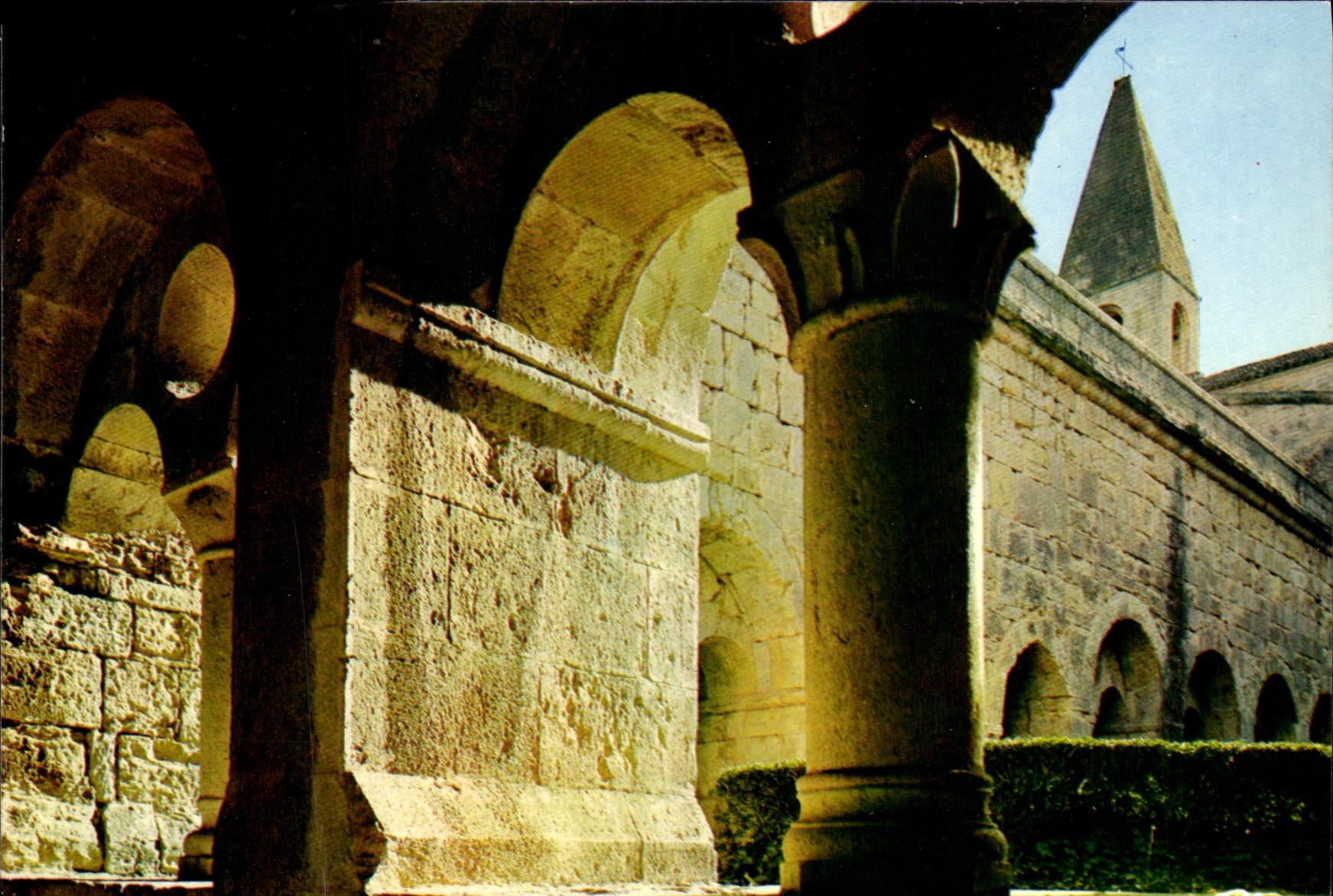 MODERN CARD Thoronet Cistercian abbey the Bell-tower Of the Church Seen Of Through blind arcades of the cloister