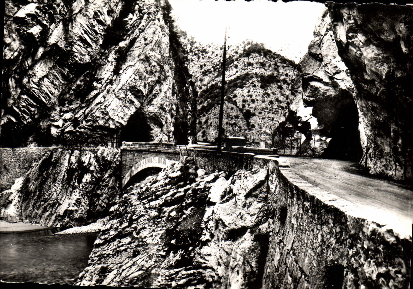 POSTAL MODERNA valle de la catarata del VAr de Mescla